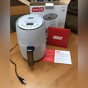 DASH Digital Compact Electric Air Fryer W Air crisp Technology - White
